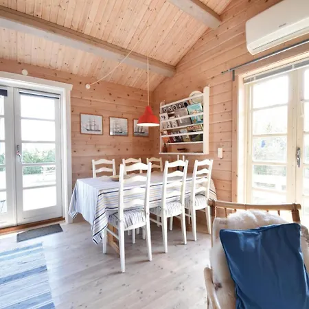 Two-bedroom In Semesterbostad